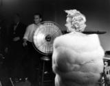 th_74465_MarilynMonroe_RichardAvedon_1955_05_122_245lo.jpg