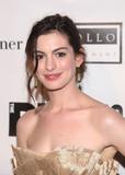 th_10892_Celebutopia-Anne_Hathaway-2009_Shakespeare_in_the_Park_opening_night_performance_of_Twelfth_Night-08_122_521lo.jpg