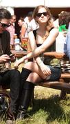 http://img103.imagevenue.com/loc671/th_00990_Emma_Glastonbury5_062510_010_122_671lo.jpg